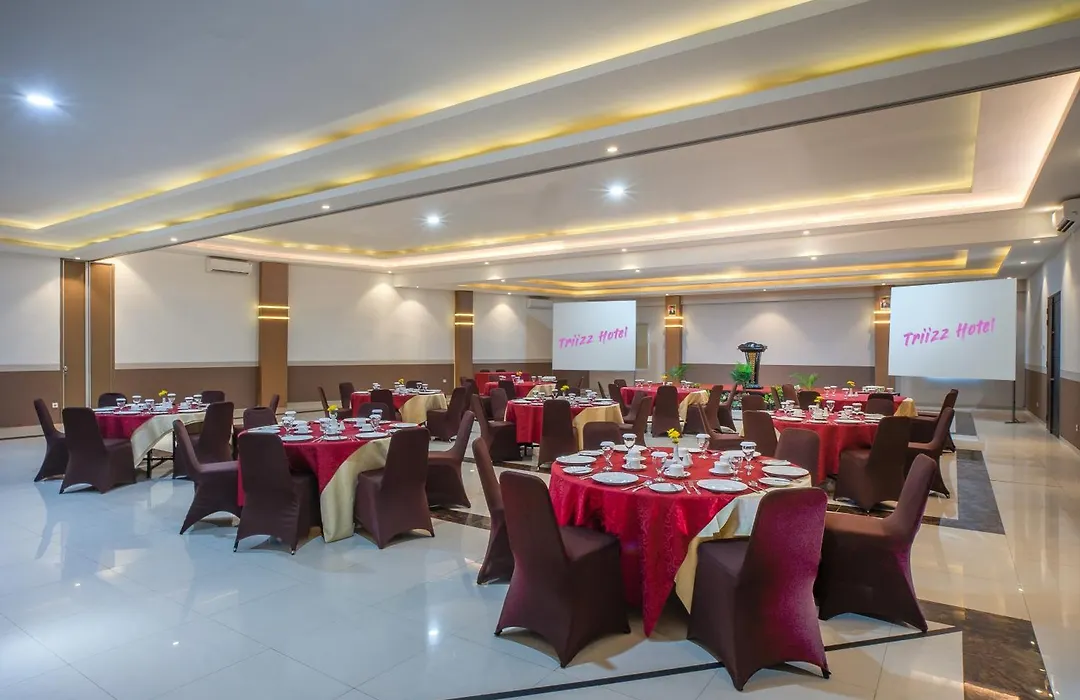 Triizz Hotel Semarang-1