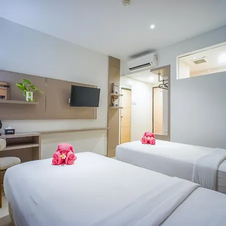 Triizz Hotel Semarang-2